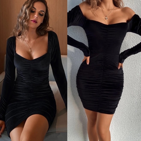 Ruched velvet sweetheart neck long sleeve dress - Picture 2 of 5